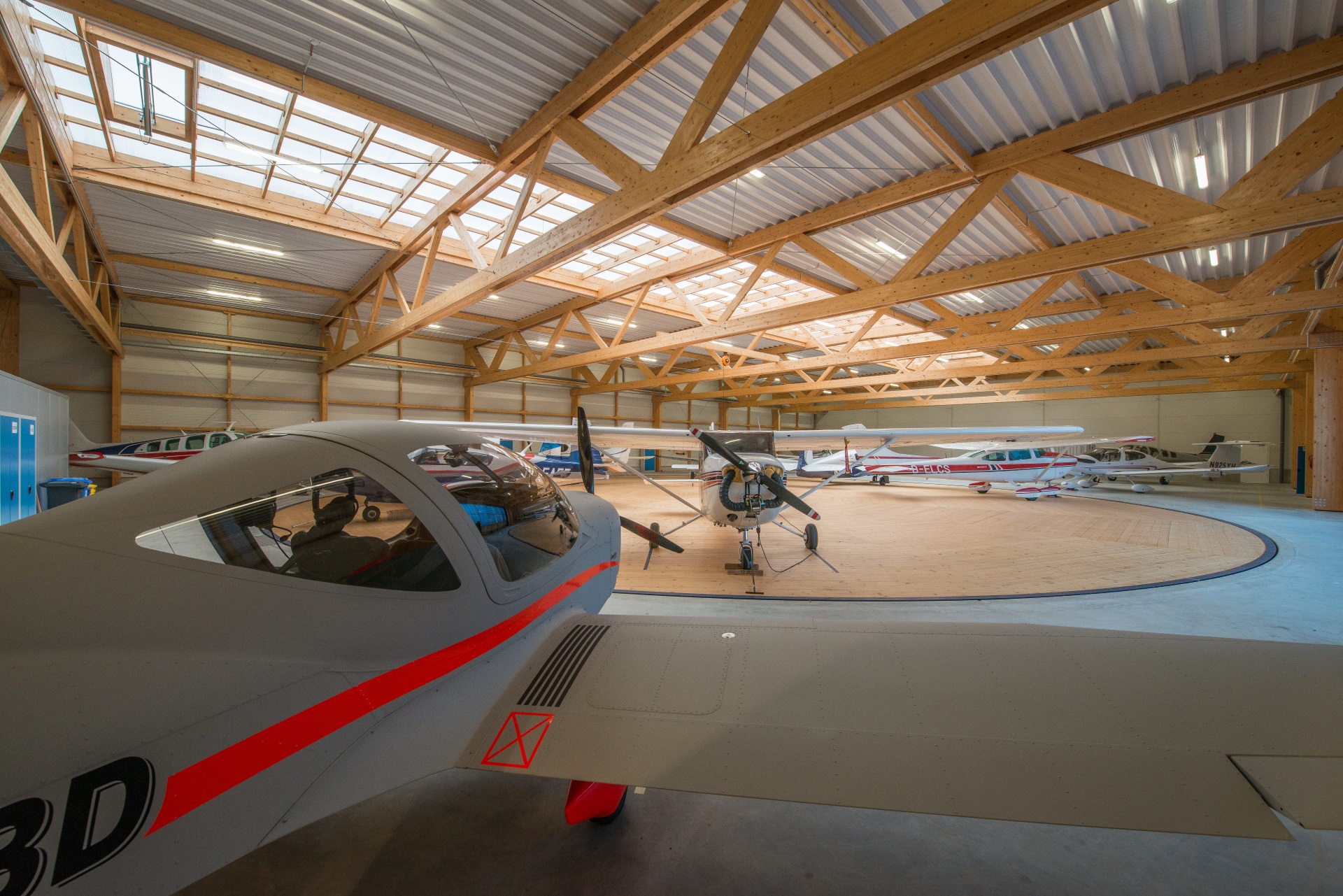 Flugzeughalle aus Holz