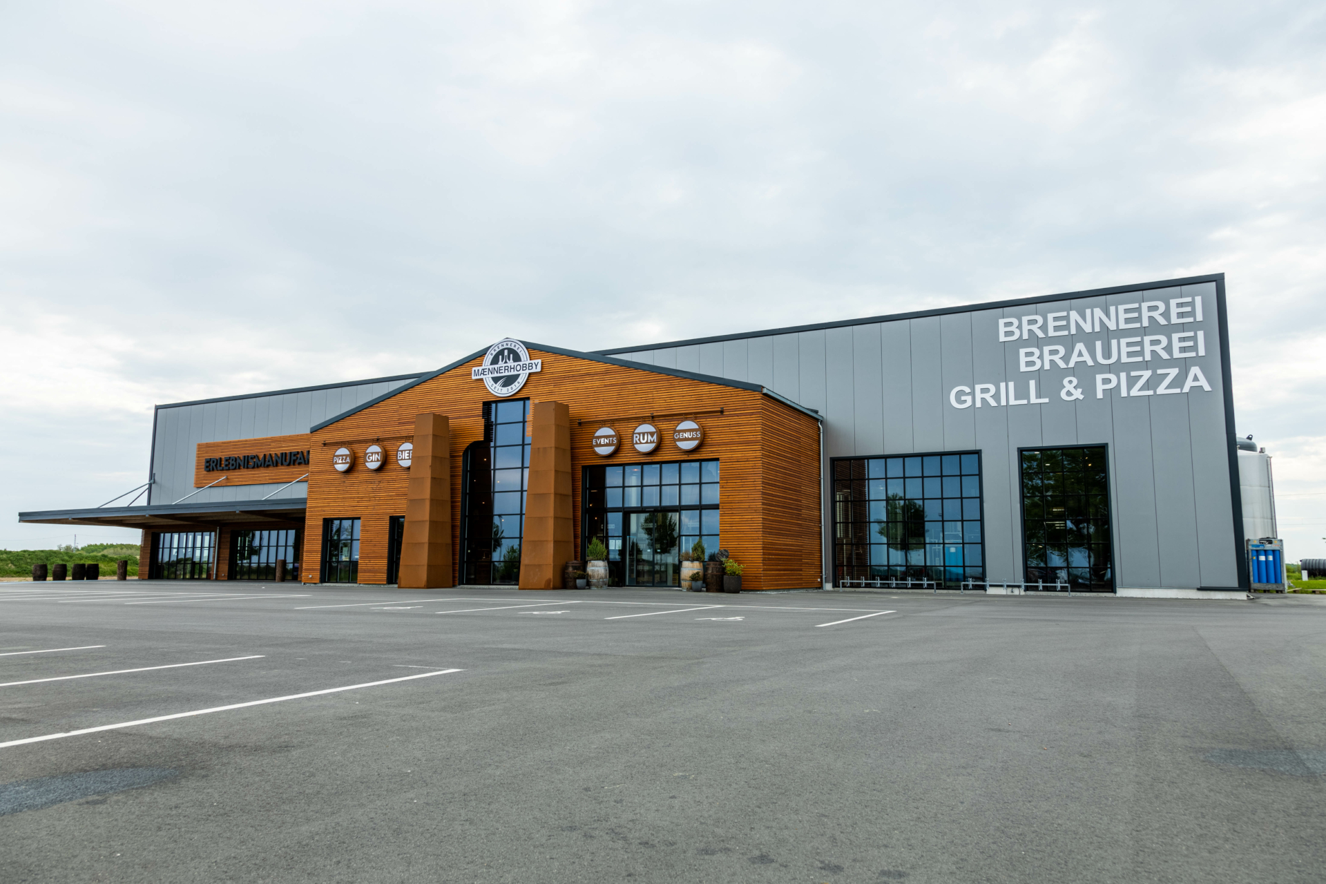 Hallenbau aus Holz Holzstruktur der Brauerei Maennerhobby