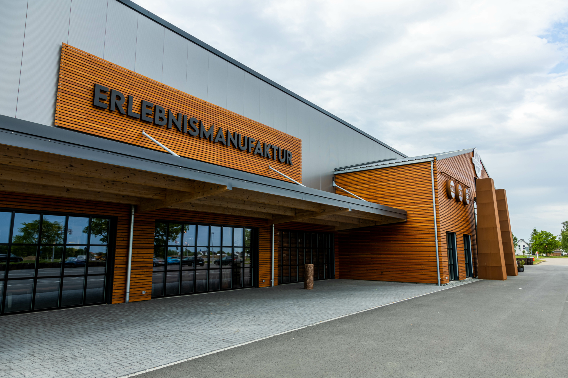 Hallenbau aus Holz_Holzstruktur_Brauerei_Maennerhobby (9)